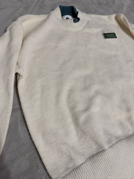 Продам теплый стильный свитер