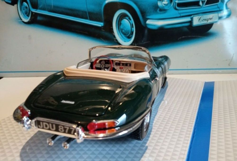 Jaguar E-type cabriolet
Scara 1:18
Bburago

Pozele reflectă realitatea