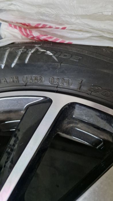 Продам комплект резины (шины на дисках)