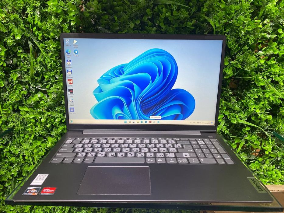 Lenovo ryzen 7-5700U ddr4 8/256 SSD