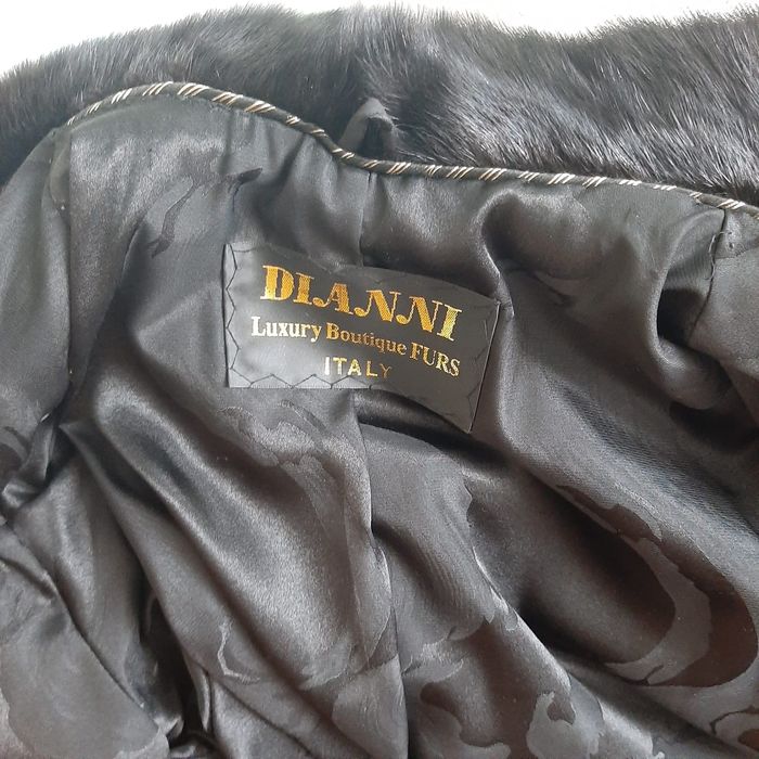 Продам норковую шубу