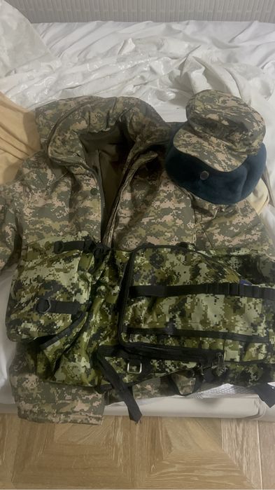 Бушлат с ушанкой и военным мешком