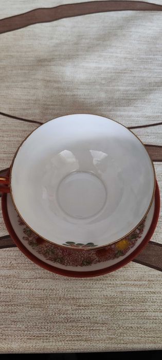 Уникална порцеланова чаша с чинийка за чай , кафе , мляко