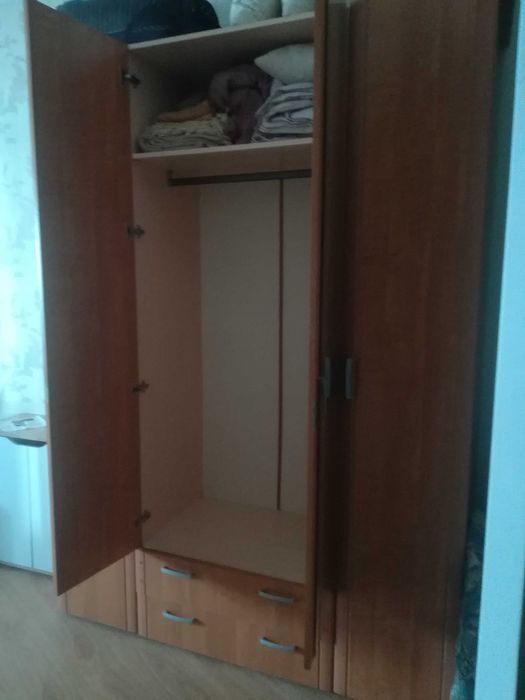 Продам шкаф. Деревянный.   табурет.