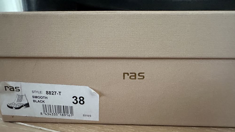 Ефектни боти с капси Ras