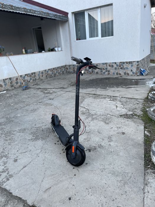 trotineta NAVEE v40i