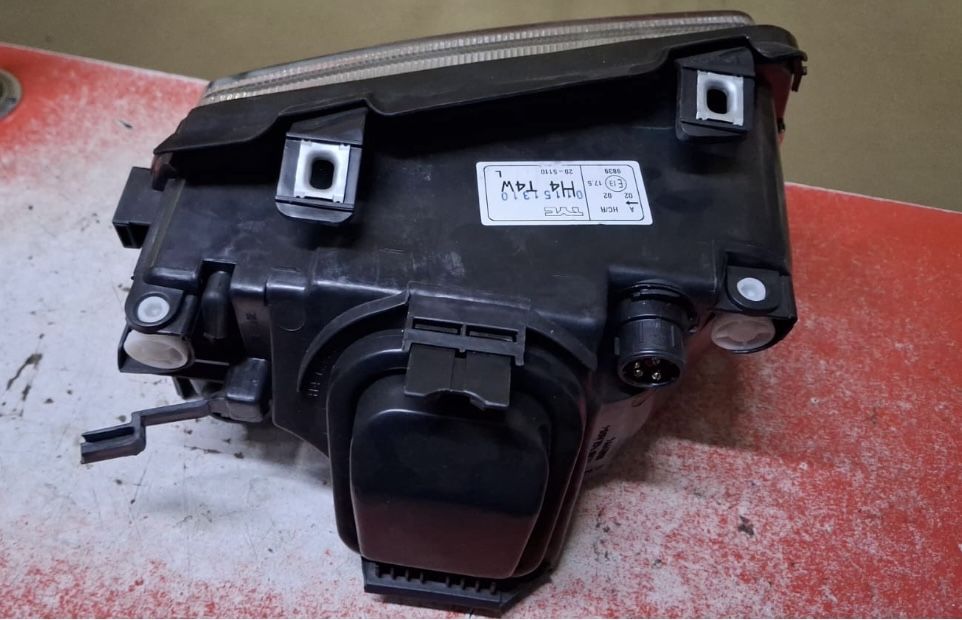 Фары передние на Ауди А4