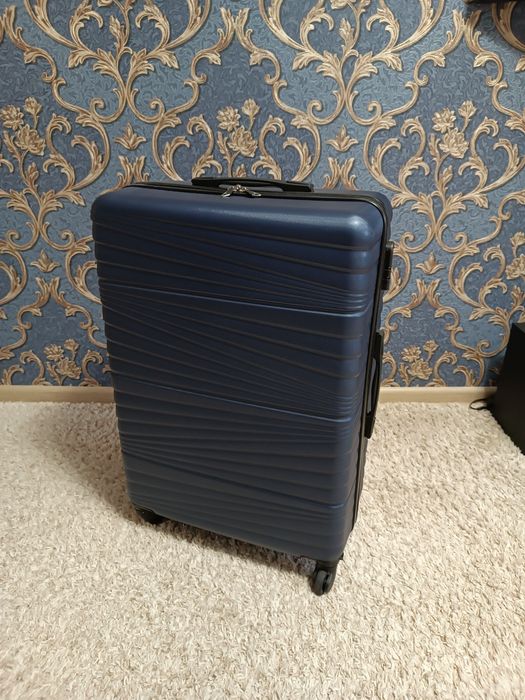 Продам дорожный чемодан