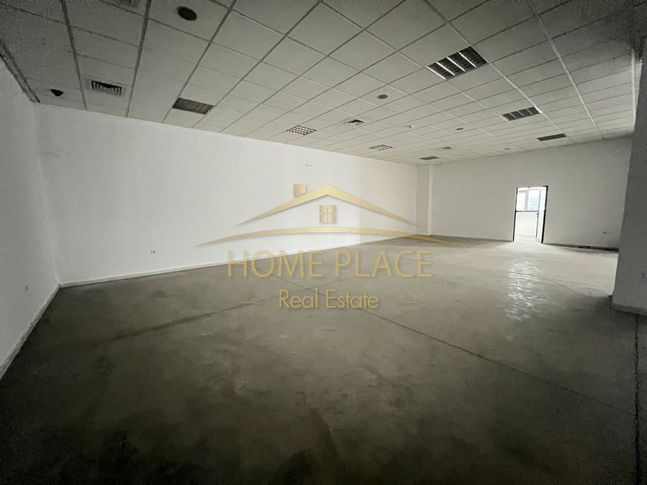 Просторен магазин с паркоместа