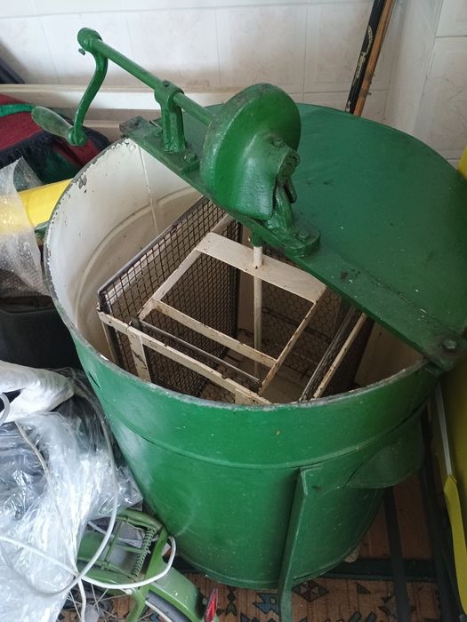 Центрофуга за мед