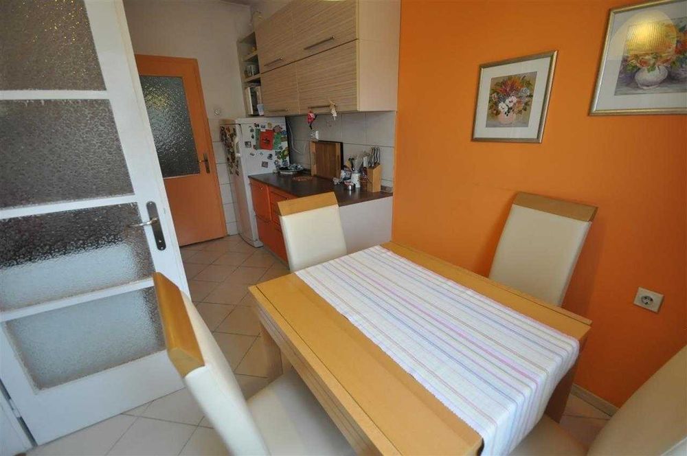 Дава се под наем Тристаен апартамент в Пловдив, Център - 80 кв.м за 209.1 € - Снимка #3