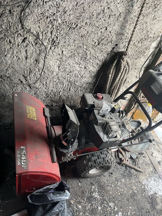 Продам снегоуборочную машину