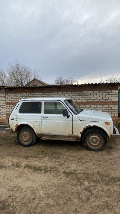 Продается нива стоит новый мотор с пробегом 35тыс км