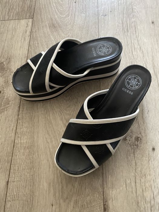 Фирменные шлепки guess