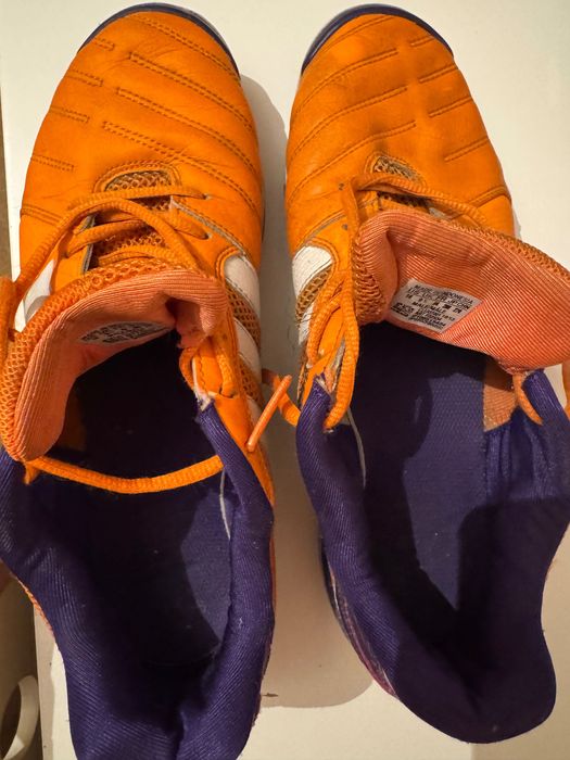 Футбольные кроссовки