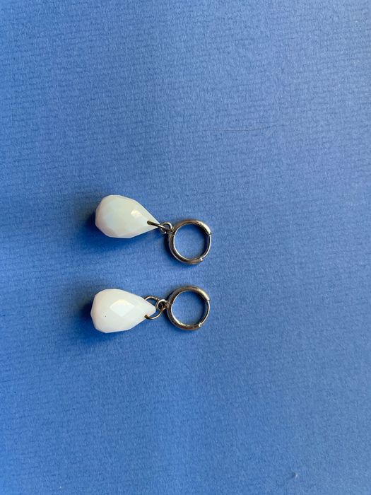 Cercei albi - lacrima - un cadou fin