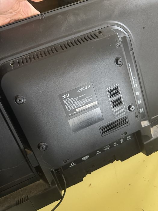 Televizor LED 28" NEI ( defect )