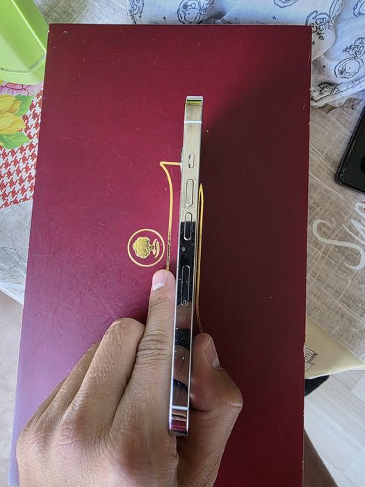 Iphone 13 Pro 128gb. Без забележки. С кутия и кабел. И 8 кейса.