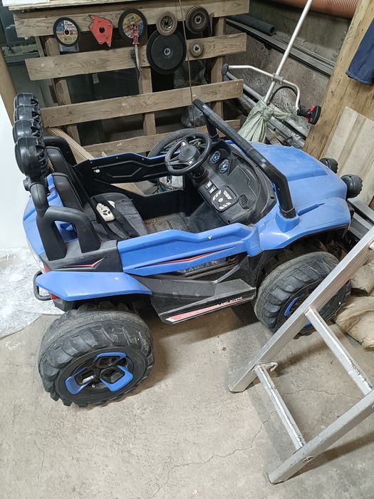 Продам детскую машинку