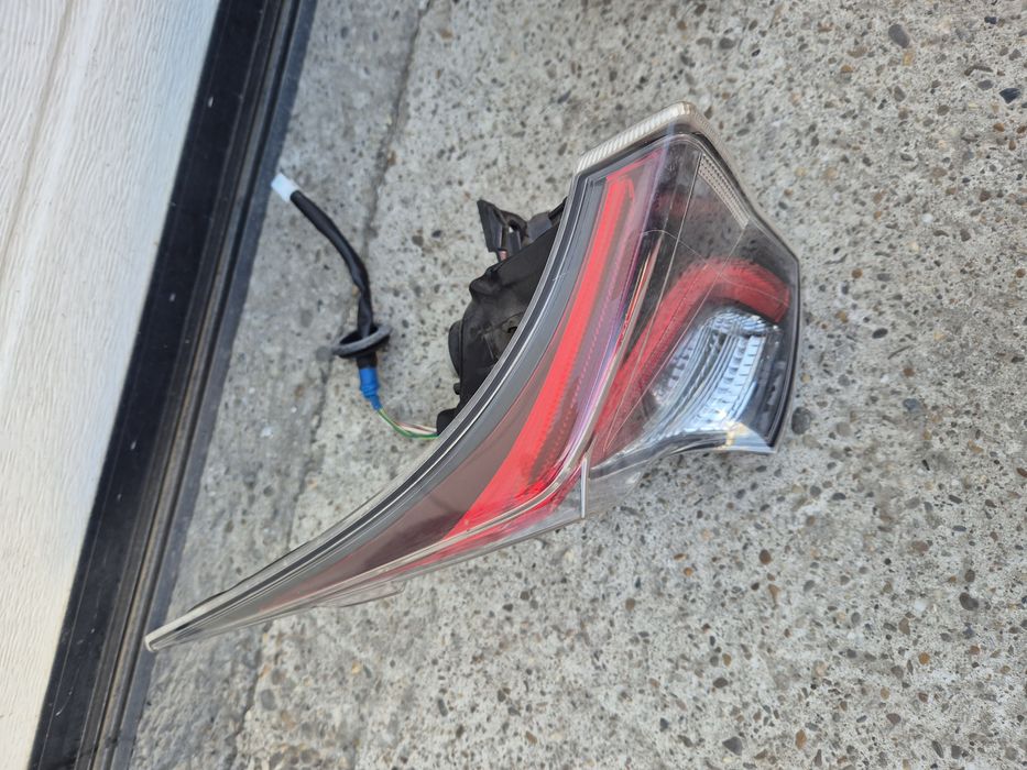 Triple/Stopuri Spate Aripa Toyota Prius XW50. 2015-2020. Volan stinga.