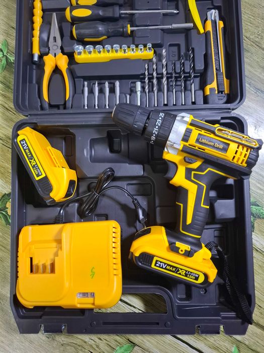 Set Bormasina + 30 accesorii cu 2 Acumulatori 21V