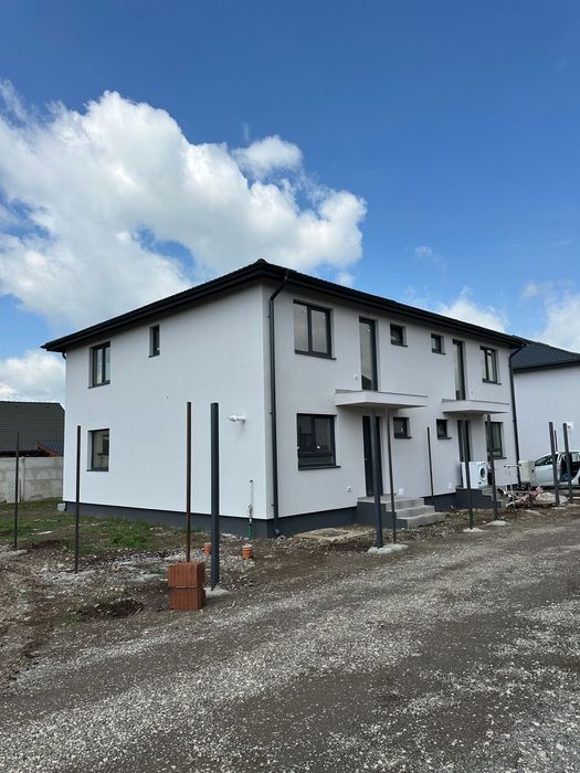 Casă tip duplex de vânzare – Cartier Izvor, Tărlungeni