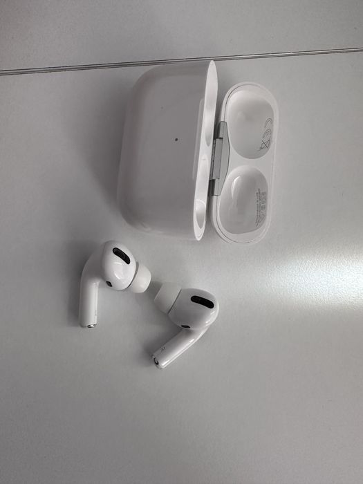 Vand airpods pro v1 cu o casca defecta