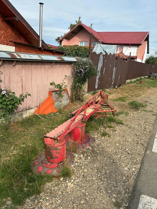 Vand tractor cu cositoare cositoare si plug