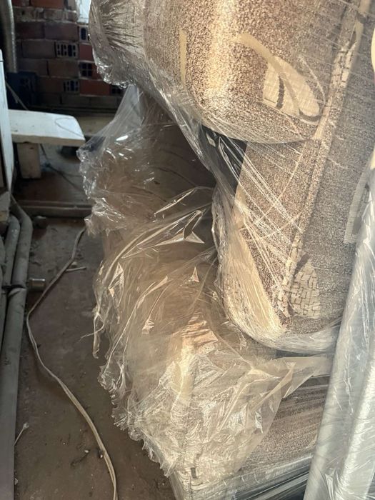 Продавам диван, фолтьойли и табуретки