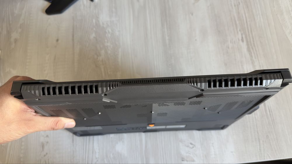 Laptop Gaming ASUS TUF F16 (RTX 4050, 16GB, 512GB) - Impecabil / Încă 1 an Garanție