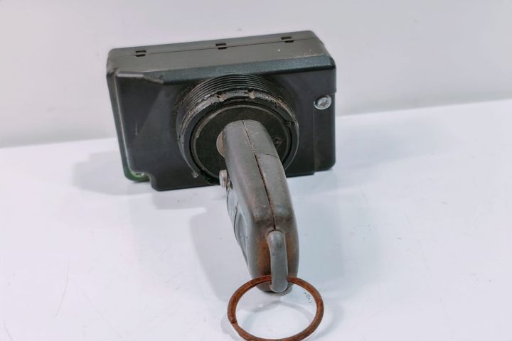 Contact  pornire + cheie 3D0905865E Volkswagen VW Touareg generatia 1