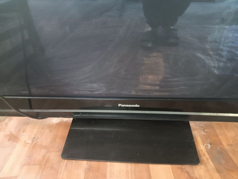 Большой телевизор Panasonic.