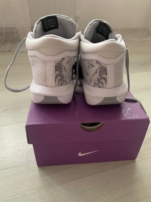 Bascheti Nike LeBron