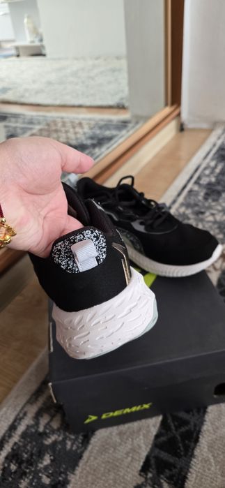 Женские кроссовки 39 размер