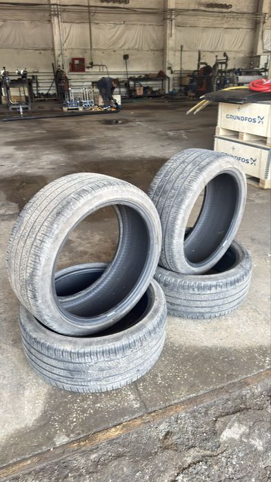 Продам шины 245/40/19