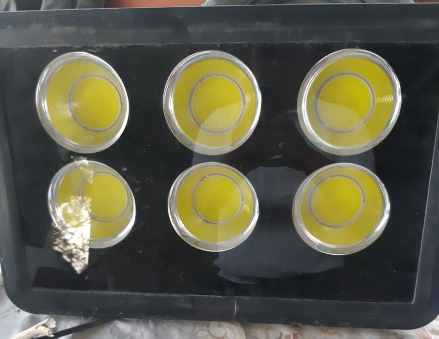 Прожекторлар срочно сатылады