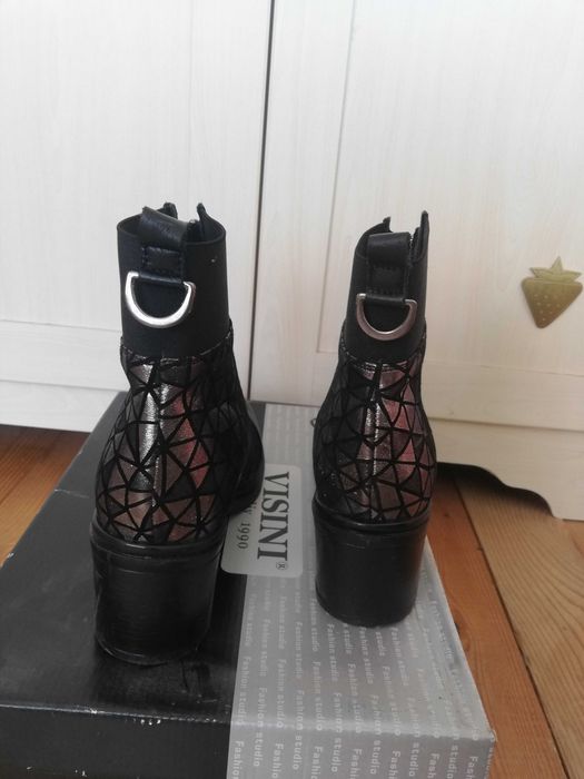 Дамски кожени боти