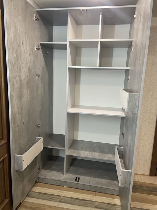 Шкаф с зеркалом