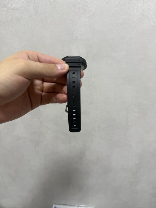 Casio G-Shock GA-2100-1A1ER в полностью черном исполнении