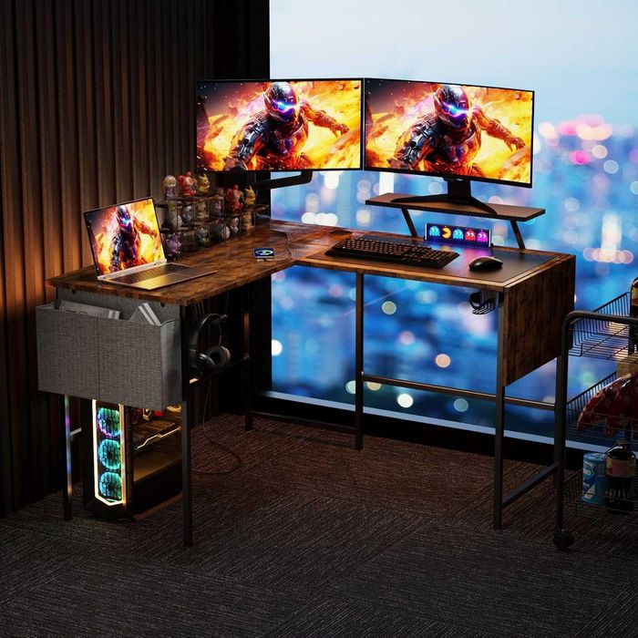 Birou gaming in forma de L, extensibil 120–150 cm, reversibil, cu lumini LED RGB, prize si incarcare USB, culoare maro