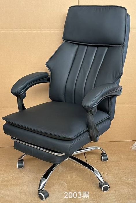 Офисное кресло руководителя.