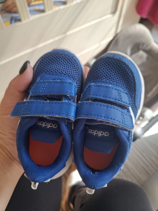 Маратонки адидас