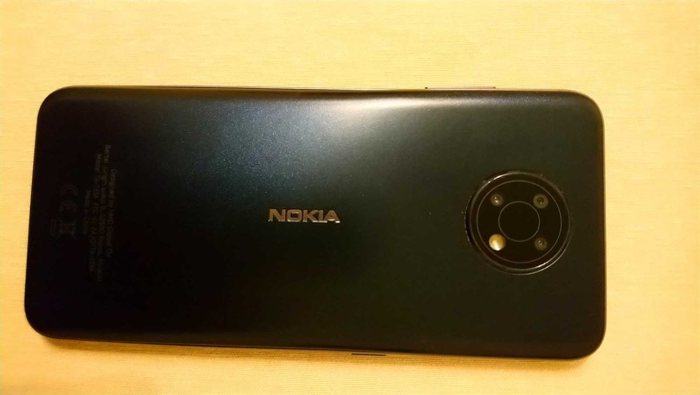 Продавам в комплект;  GSM NOKIA  G 10 , Зарядно у-во NOKIA , USB-2 кабел  и  Стерео слушалки с микрофон SONY.