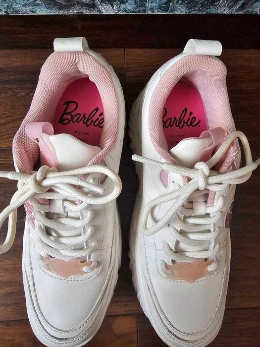 Сникърси Бершика Барби на платформа