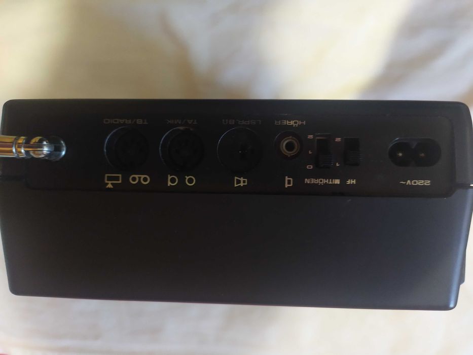 Продавам радиокасетофон "Universum"