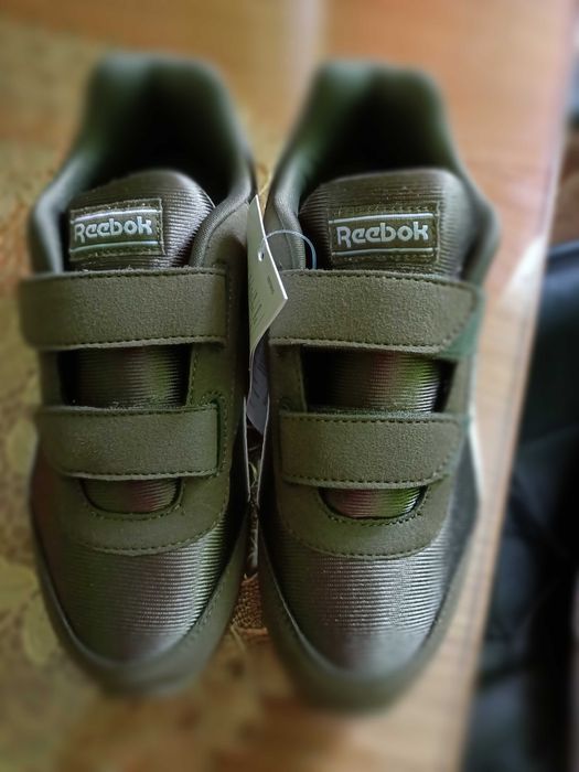 Vând Adidas Reebok