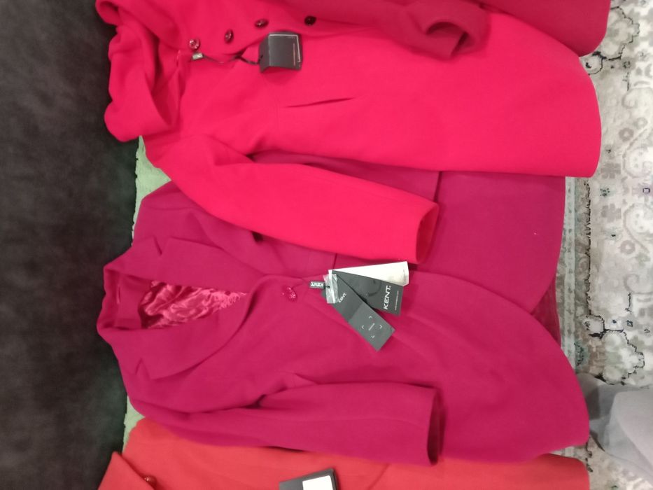 Пальто продам новые с этикетками