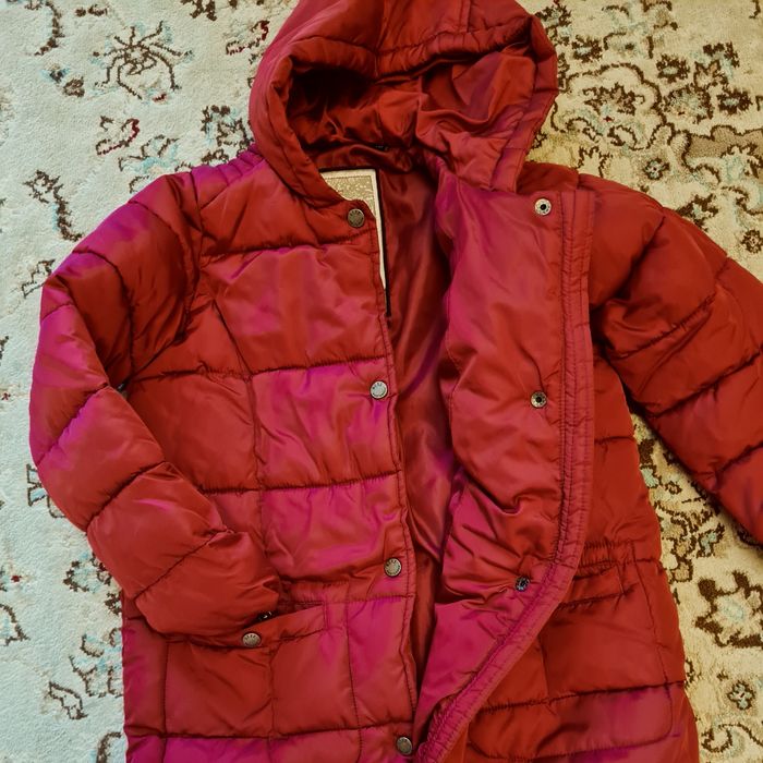 Продам демисезонную куртку на девочку