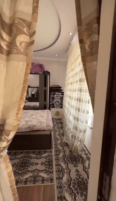 Кибрай туманида ховли учаска сотилади 8 сотих 5 та хона