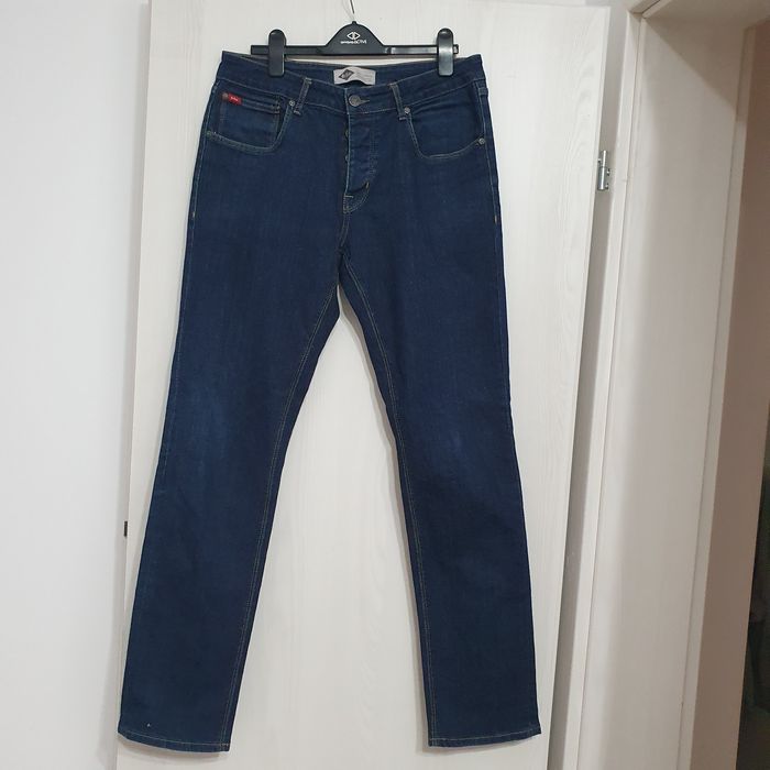 Blugi Levi's.   615    W34. L32